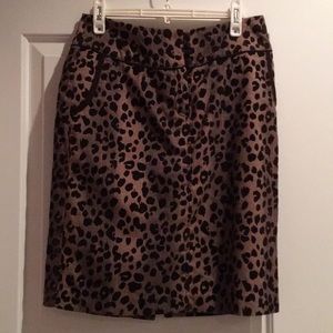 Leopard print knee length skirt.